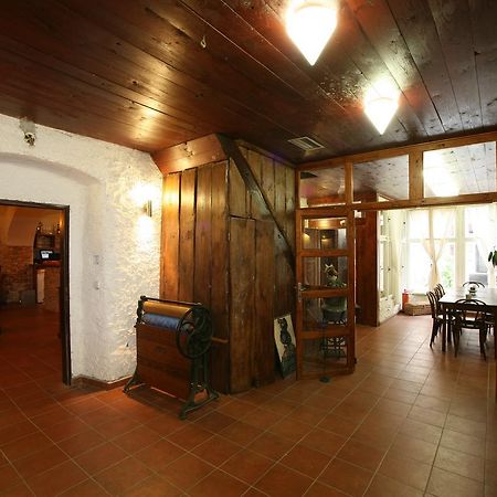 Hotel U Cerneho Orla Kostelec nad Cernymi Lesy Екстер'єр фото