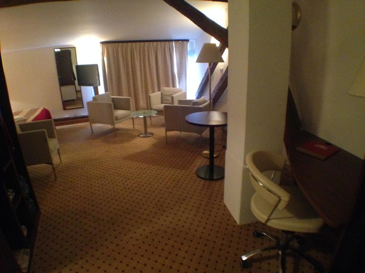 Hotel U Cerneho Orla Kostelec nad Cernymi Lesy Екстер'єр фото