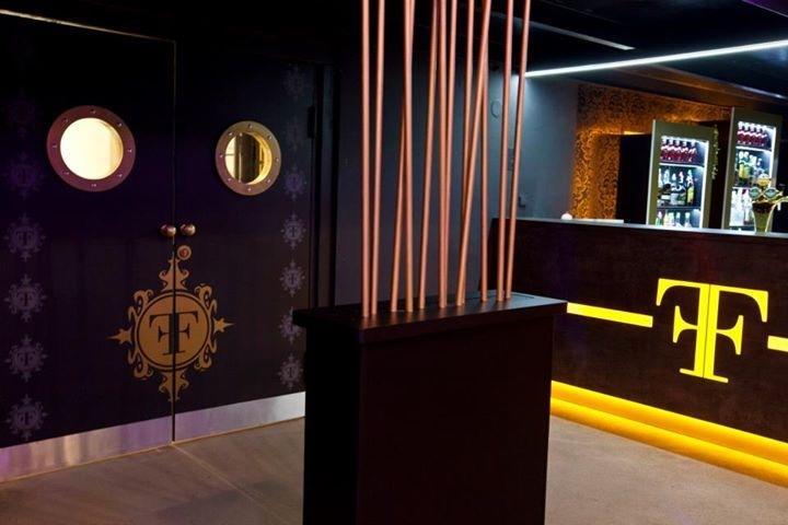 Hotel U Cerneho Orla Kostelec nad Cernymi Lesy Екстер'єр фото