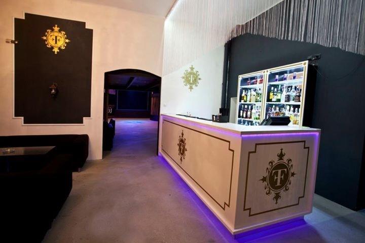Hotel U Cerneho Orla Kostelec nad Cernymi Lesy Екстер'єр фото