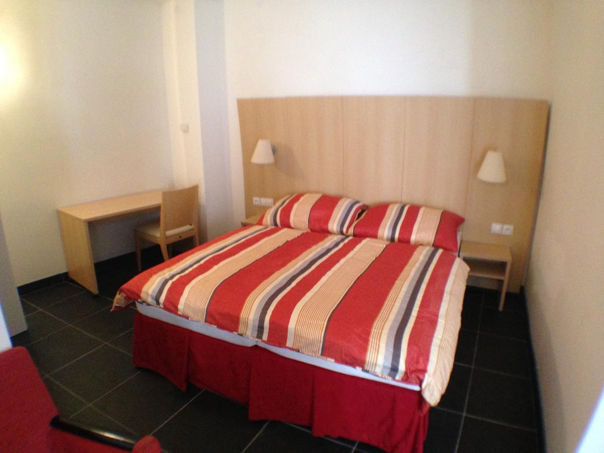 Hotel U Cerneho Orla Kostelec nad Cernymi Lesy Екстер'єр фото