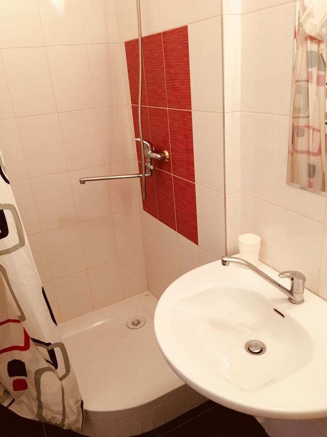 Hotel U Cerneho Orla Kostelec nad Cernymi Lesy Екстер'єр фото